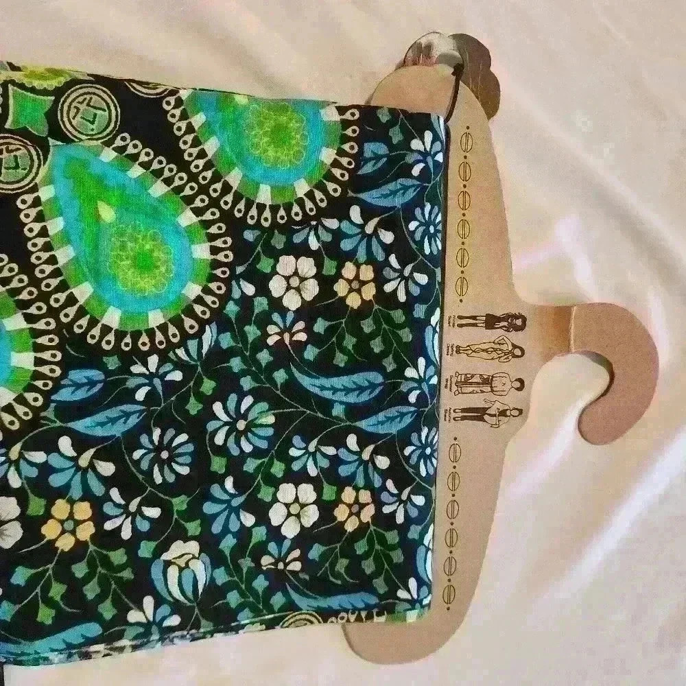 NWT Casual Movements Sarong Wrap. Green, blue elephants with fringe - Picture 10 of 11